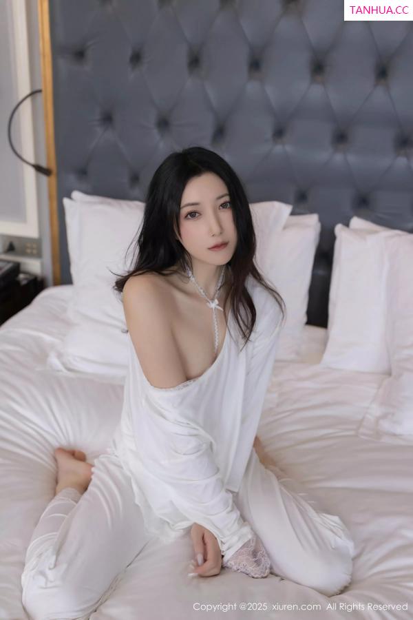 鱼子酱fish  [XiuRen]高清写真图 2025.06.20 No.10445 鱼子酱Fish 印尼旅拍第16张图片